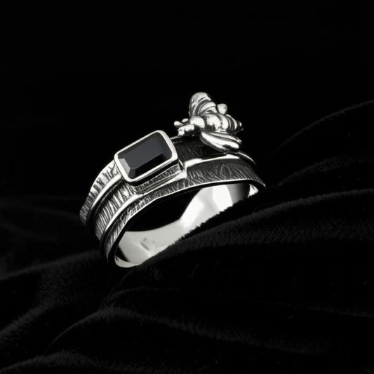 Sterling Silver Bee Ring with Black Onyx, Nature-Inspired Stone Ring, Artisan Crafted Silver Bee Ring, Handmade gemstone ring, Designer ring