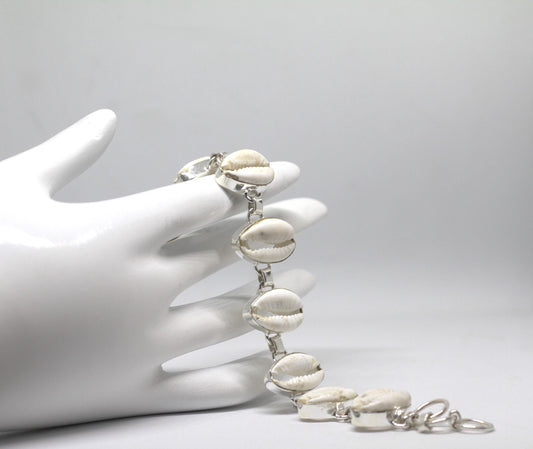 Cowry shell bracelet |Cowry shells |Shell bracelet | White shell bracelet | Handmade bracelet | Boho bracelet | Cowry shells |Women Bracelet