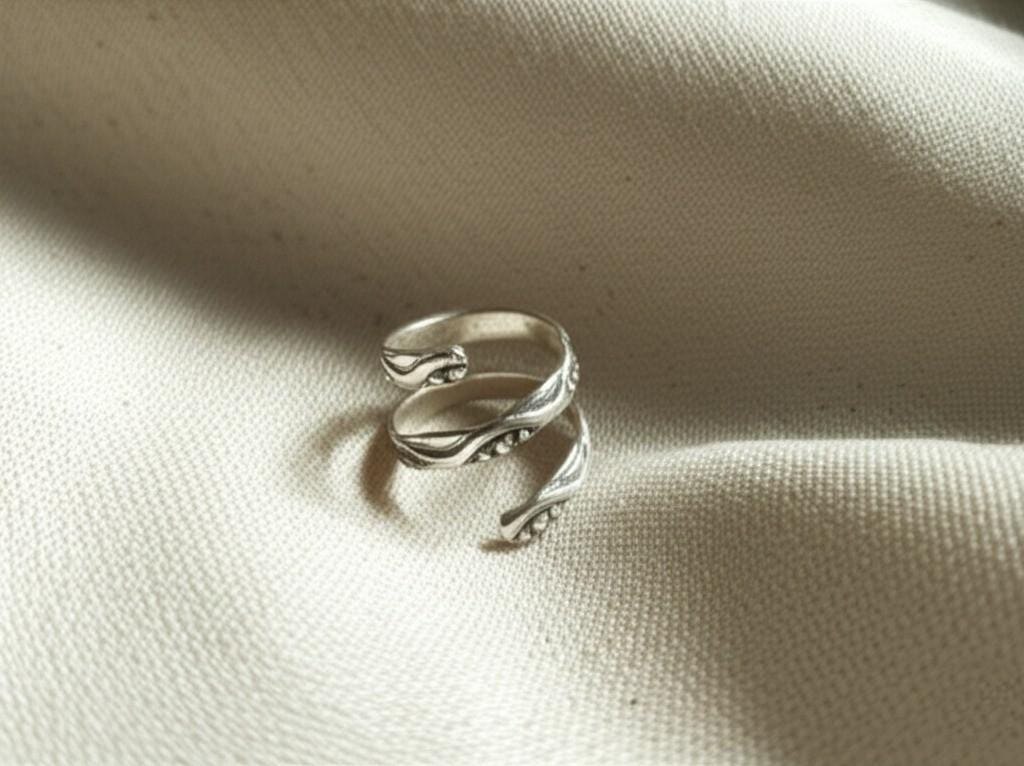 Adjustable Sterling Silver Wrap Ring, Hammered Thumb Ring, Handmade 925 Silver Ring Unique Gift for Her,  Open Band Ring, Spiral silver ring