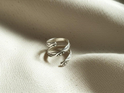Adjustable Sterling Silver Wrap Ring, Hammered Thumb Ring, Handmade 925 Silver Ring Unique Gift for Her,  Open Band Ring, Spiral silver ring