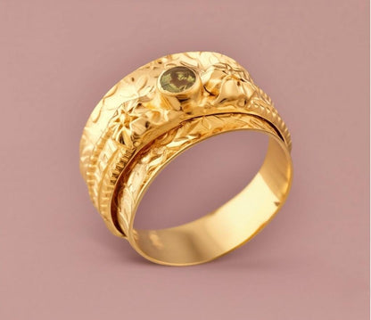 Boho Spinner Ring with Peridot, Textured Gold Band, Anxiety Relief Jewelry, Peridot Gold Ring, Floral Engraved Spinner, August Birthstone