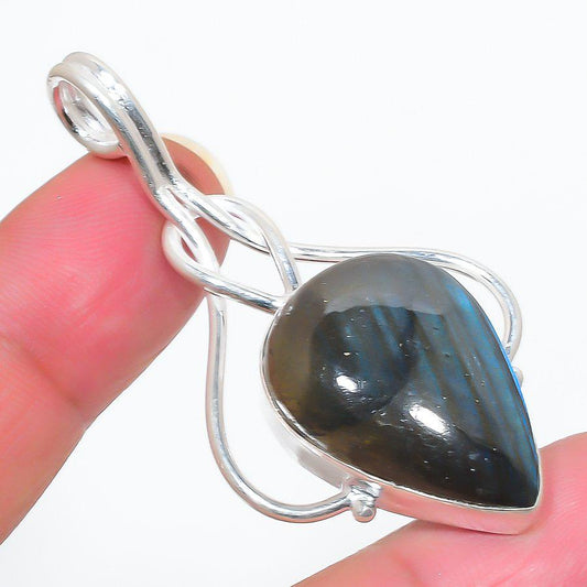 Labradorite Pendant, Gemstone Pendant, 925 Silver Pendant, Natural Labradorite, Women Pendant, Dainty Pendant, Statement Pendant