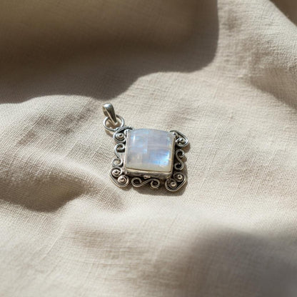 Lunar Glow Pendant, Moonstone Pendent, Handmade Pendent, Classic Pendent, Gift for mom, Gift for her, Gift her, White necklace