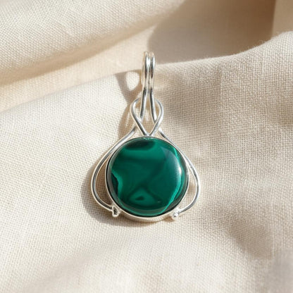 Natural Beauty Pendant, Malachite Pendent, Handmade Pendent, Gemstone pendent, round pendent, green pendent, gift for daughters, gift her