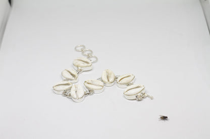 Cowry shell bracelet |Cowry shells |Shell bracelet | White shell bracelet | Handmade bracelet | Boho bracelet | Cowry shells |Women Bracelet