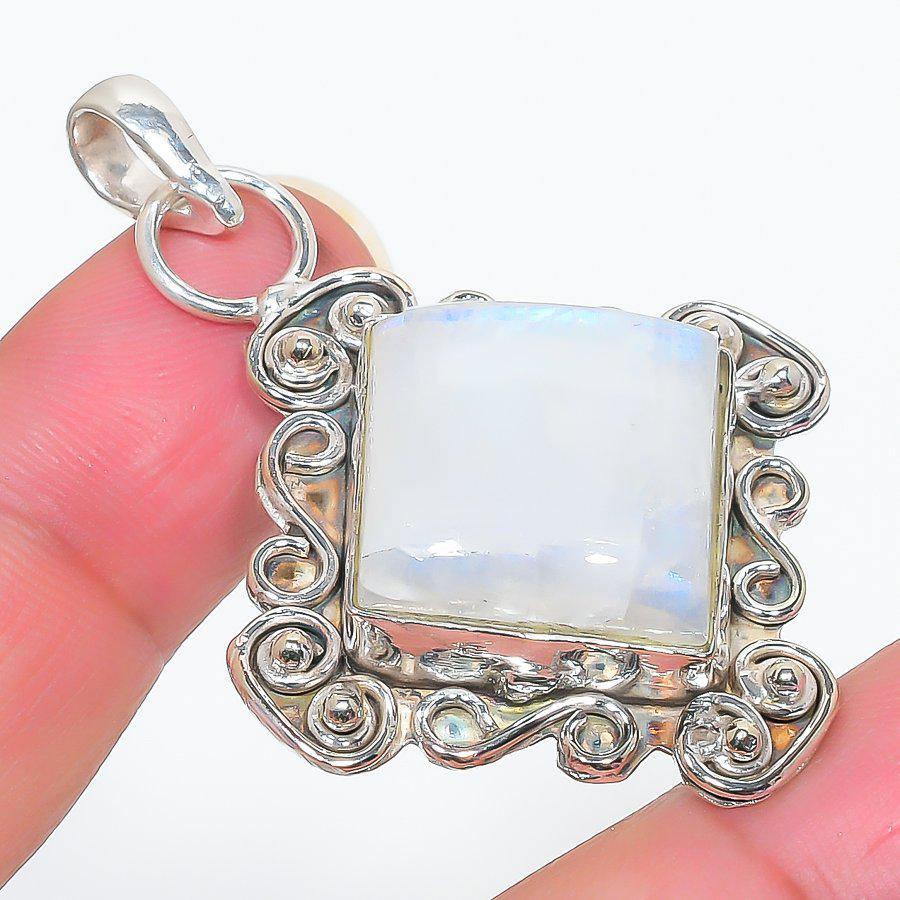 Lunar Glow Pendant, Moonstone Pendent, Handmade Pendent, Classic Pendent, Gift for mom, Gift for her, Gift her, White necklace