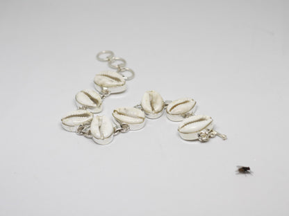 Cowry shell bracelet |Cowry shells |Shell bracelet | White shell bracelet | Handmade bracelet | Boho bracelet | Cowry shells |Women Bracelet