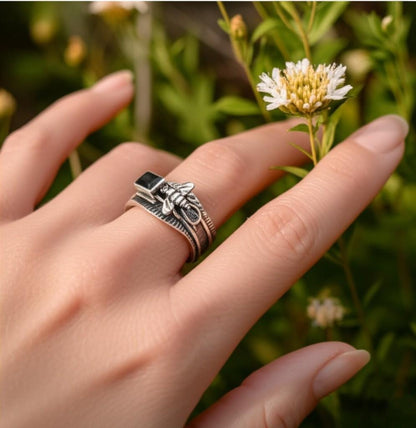 Sterling Silver Bee Ring with Black Onyx, Nature-Inspired Stone Ring, Artisan Crafted Silver Bee Ring, Handmade gemstone ring, Designer ring