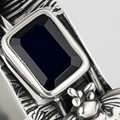 Sterling Silver Bee Ring with Black Onyx, Nature-Inspired Stone Ring, Artisan Crafted Silver Bee Ring, Handmade gemstone ring, Designer ring