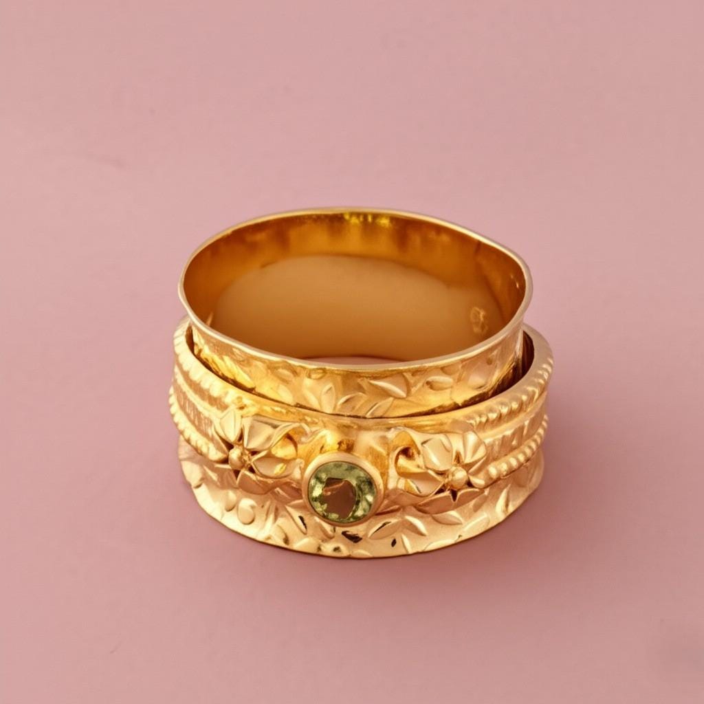Boho Spinner Ring with Peridot, Textured Gold Band, Anxiety Relief Jewelry, Peridot Gold Ring, Floral Engraved Spinner, August Birthstone