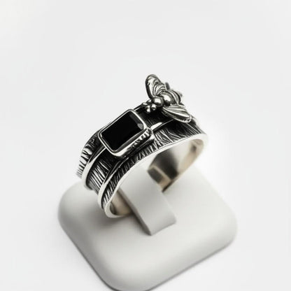 Sterling Silver Bee Ring with Black Onyx, Nature-Inspired Stone Ring, Artisan Crafted Silver Bee Ring, Handmade gemstone ring, Designer ring