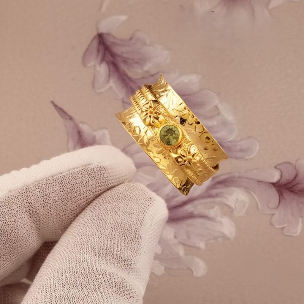 Boho Spinner Ring with Peridot, Textured Gold Band, Anxiety Relief Jewelry, Peridot Gold Ring, Floral Engraved Spinner, August Birthstone