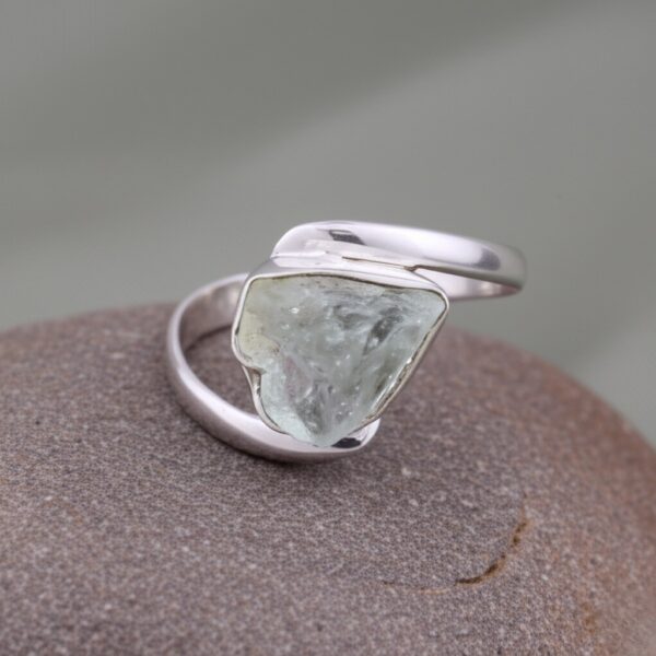 Raw Gemstone Ring, Raw Aquamarine Ring, Summer vibe ring, Uncut Gemstone Ring, Rough Crystal Ring, Minimalist Ring, Organic gemstone, Gift - Image 10