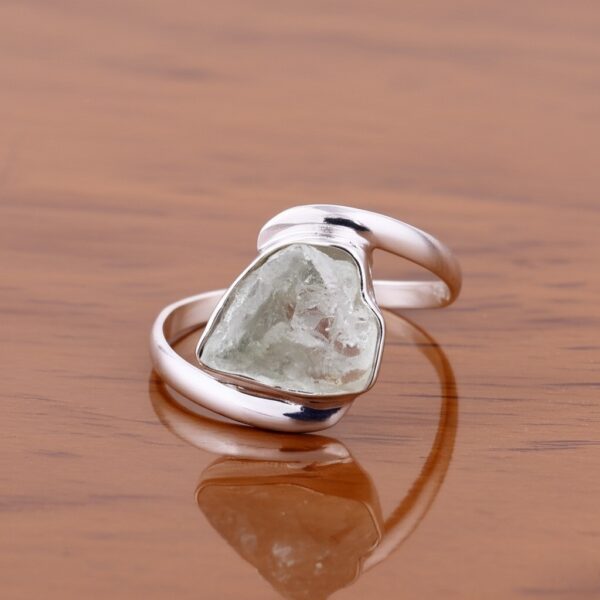 Raw Gemstone Ring, Raw Aquamarine Ring, Summer vibe ring, Uncut Gemstone Ring, Rough Crystal Ring, Minimalist Ring, Organic gemstone, Gift - Image 5