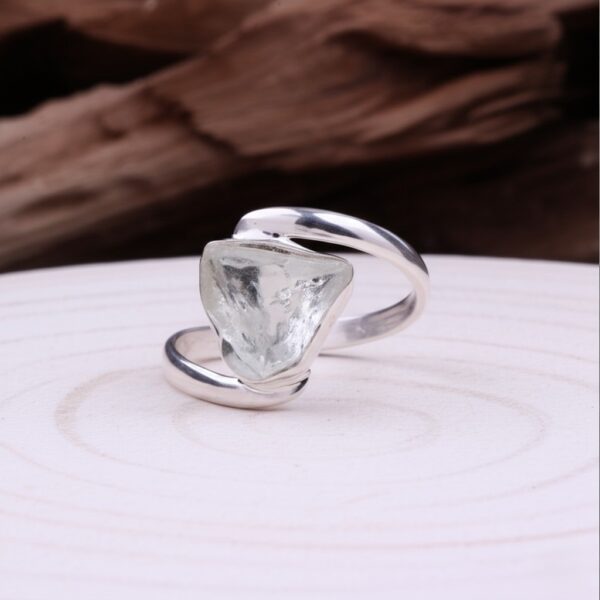 Raw Gemstone Ring, Raw Aquamarine Ring, Summer vibe ring, Uncut Gemstone Ring, Rough Crystal Ring, Minimalist Ring, Organic gemstone, Gift - Image 4