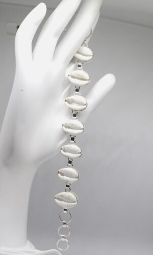 Cowry shell bracelet |Cowry shells |Shell bracelet | White shell bracelet | Handmade bracelet | Boho bracelet | Cowry shells |Women Bracelet