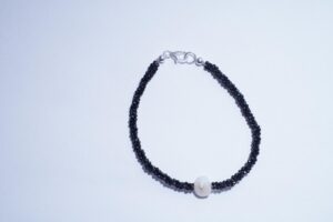 Black spinel white pearl Bracelet, Blackstone bracelet, Black bracelet, handmade bracelet, white pearl bracelet, white pearl jewelry, Gifts